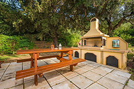 Barbecue area villa Old Well