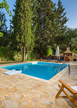 Swimming pool villa Old Well
